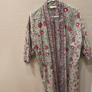 Short sleeve robe